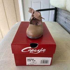Brand new In box Capezio tap shoe #N625C Size 9 Medium width color Tan